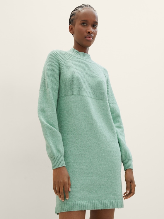 Knitted dress with recycled polyester