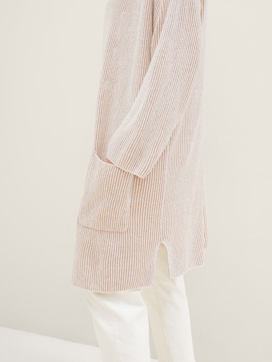 Plus - knitted cardigan with a ribbed texture