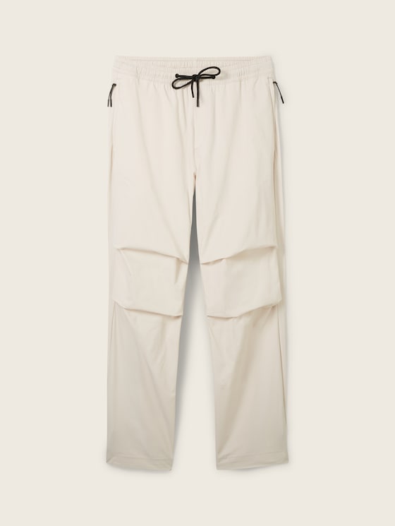 Loose parachute trousers