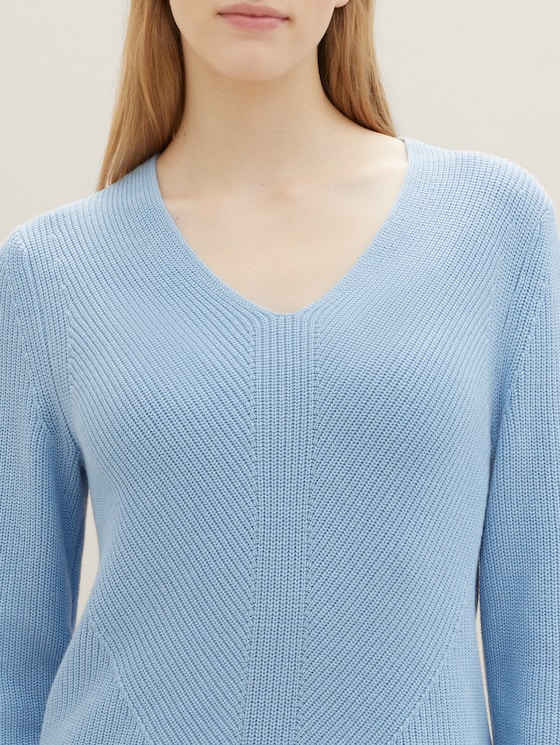 Knitted pullover with a V-neckline