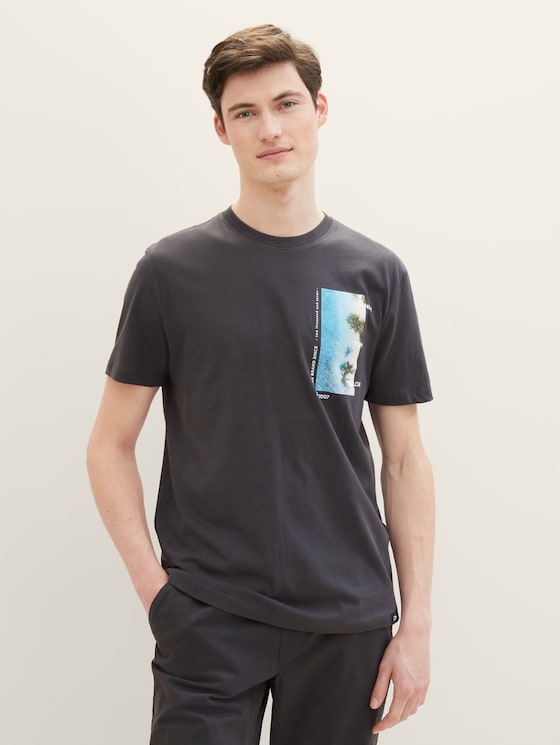 T-Shirt mit Bio-Baumwolle von Denim Male, coal grey