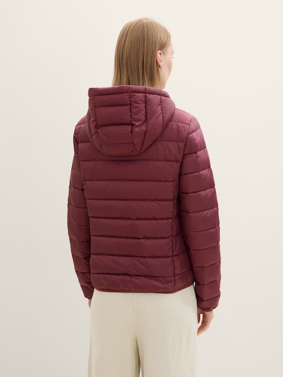Lichtgewicht gewatteerde jas met hoodie door Denim Female, deep wine red