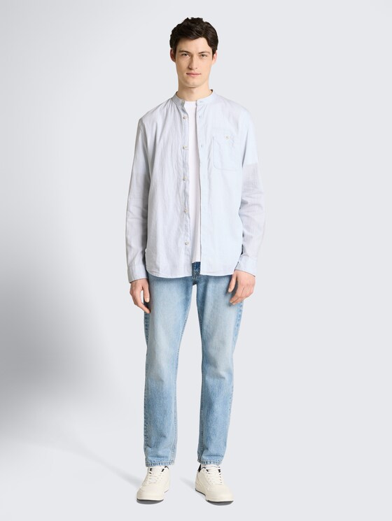 Basic fit shirt with stand-up collar by Denim Male, light herringbone structure
