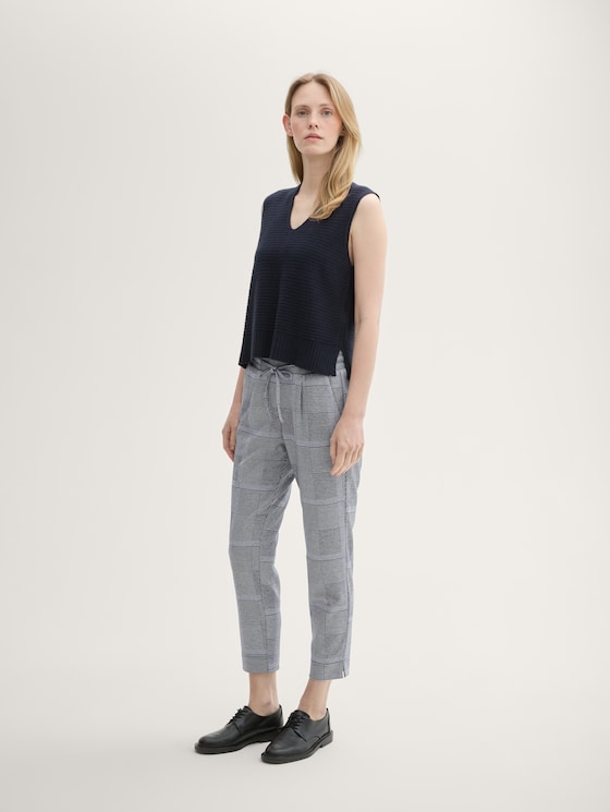 Losvallende geruite broek met LENZING™ EcoVero™ door Women, navy blue check