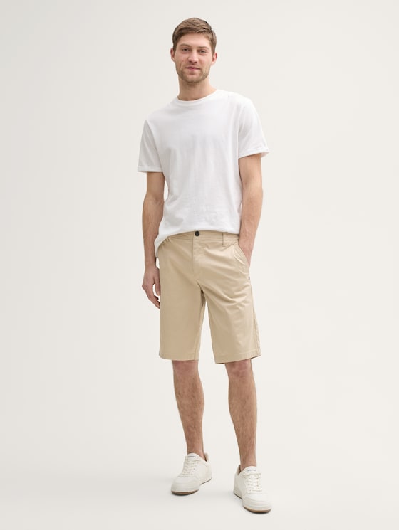 Slim Chino Shorts von Men, beige triangle print