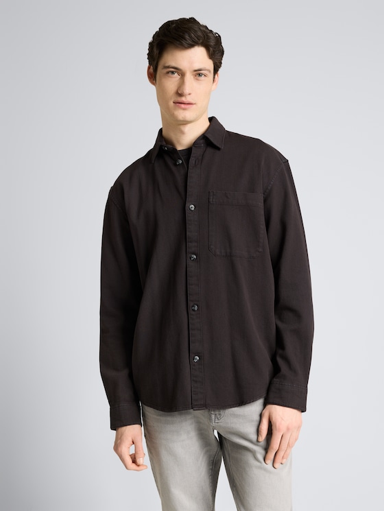Relaxed fit overhemd met borstzak door Denim Male, coal grey
