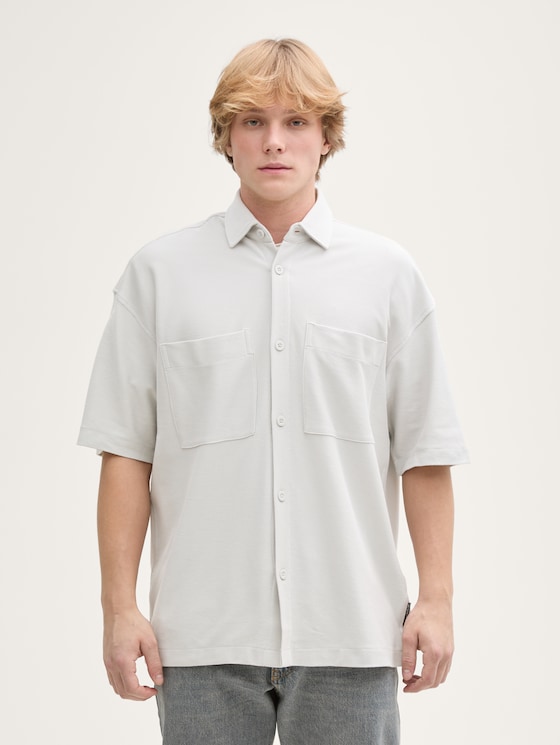 Oversize Kurzarmhemd mit Brusttaschen von Denim Male, Chalk Grey
