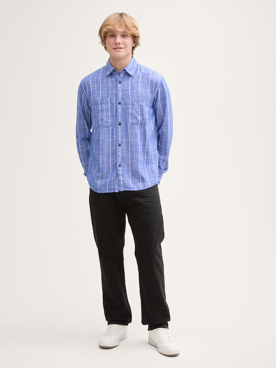 Relaxed Fit Hemd mit Leinenanteil von Denim Male, royale blue stripe