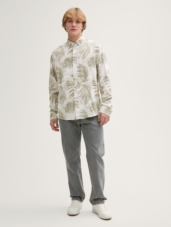 Relaxed fit shirt with linen content by Denim Male, white green watery palm print