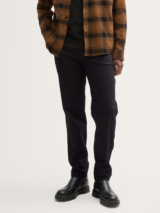 Regular Fit Chino Hose von Denim Male, Black