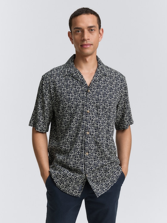 Comfort Fit Kurzarmhemd im Hawaii-Look von Men, navy mosaic design