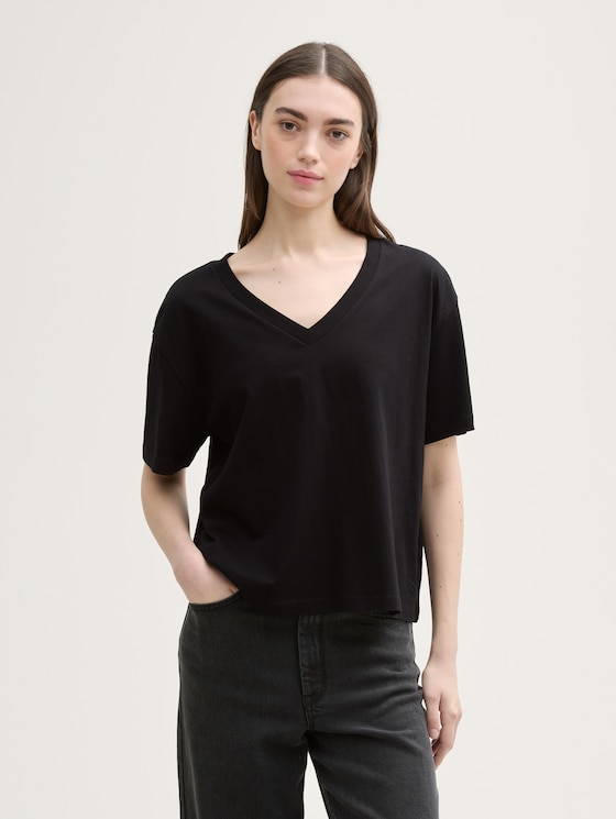 Boxy Fit T-Shirt mit V-Ausschnitt von Denim Female, deep black