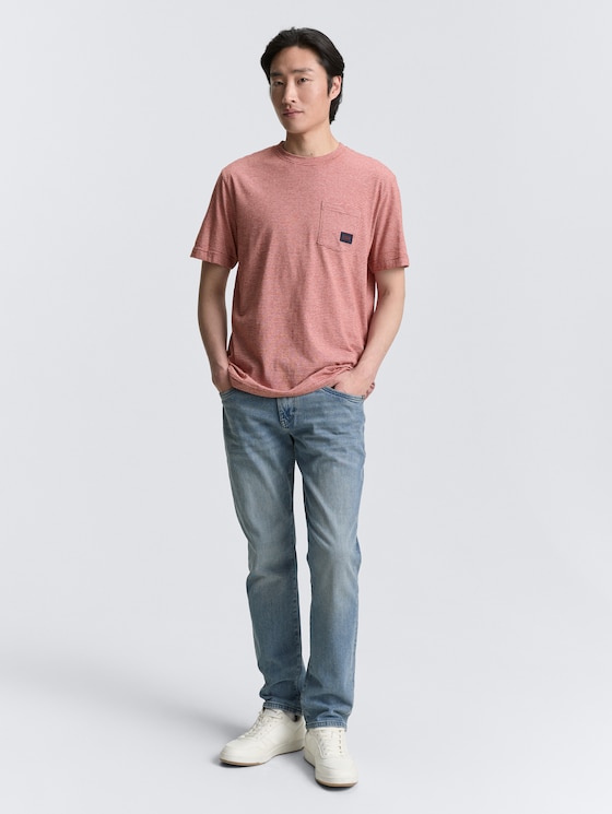 T-shirt avec poche poitrine par Men, velvet red fine stripe