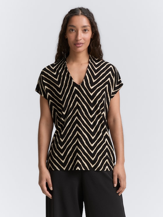 T-Shirt mit V-Ausschnitt von Women, black zig zag design