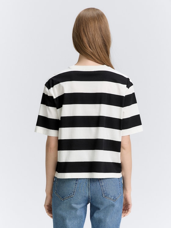 Boxy Fit T-Shirt mit Streifenmuster von Denim Female, black white stripe