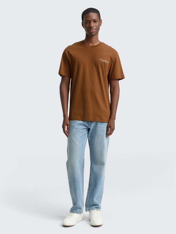T-shirt ample imprimé par Denim Male, Golden Clay