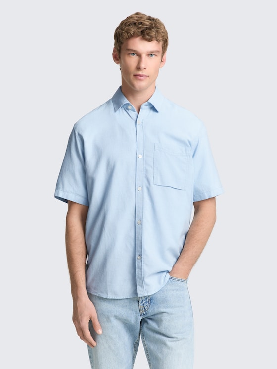 Relaxed Fit Kurzarmhemd mit Brusttasche von Denim Male, light blue structure