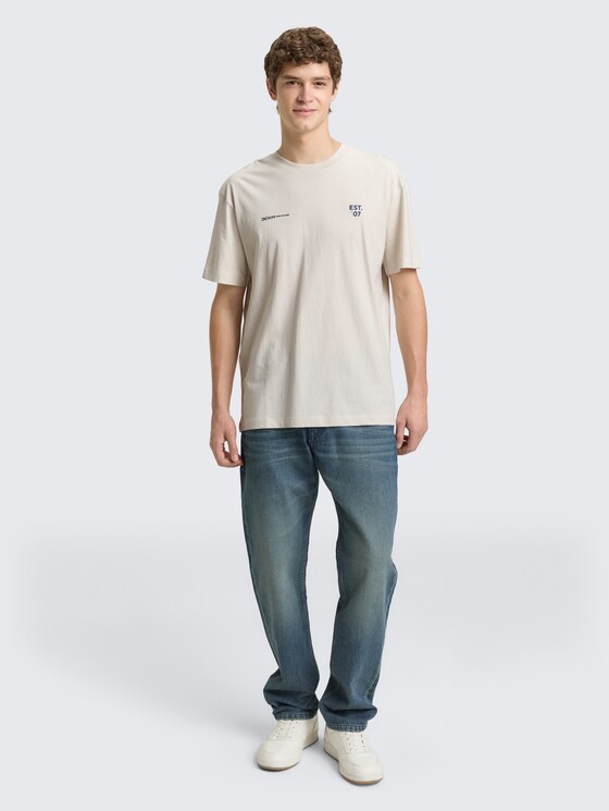 Relaxed Fit T-Shirt mit Print von Denim Male, greyish white