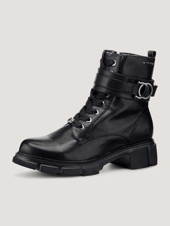 Stiefel mit Schnürung