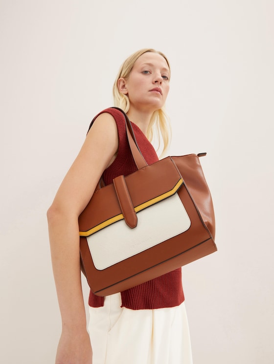 AMELY shopper with a contrasting edge