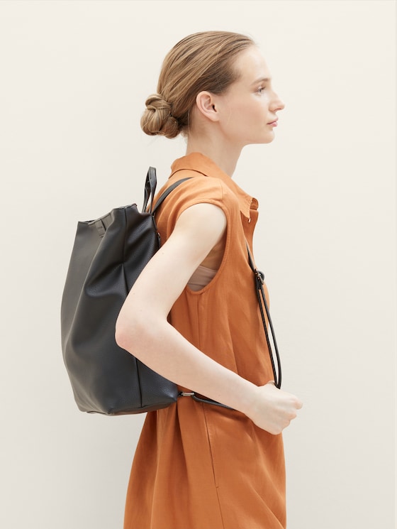 Miri Zip Rucksack mit Logopatch von Women, schwarz / black