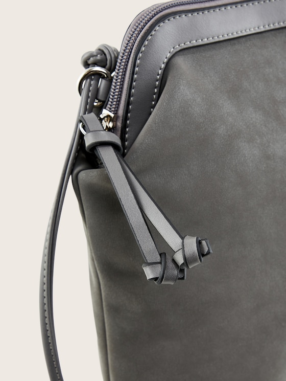 Salena cross bag M medium shoulder bag with a zip opening
