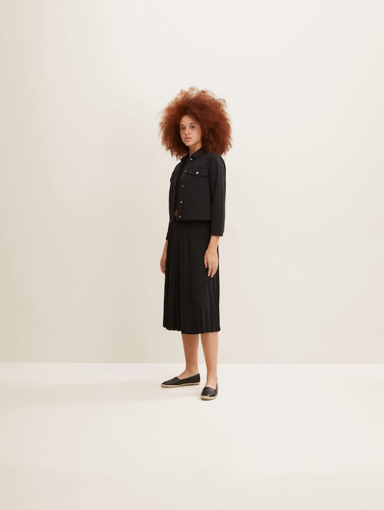 Geschlossene Slipper in Lack-Optik von Women, black