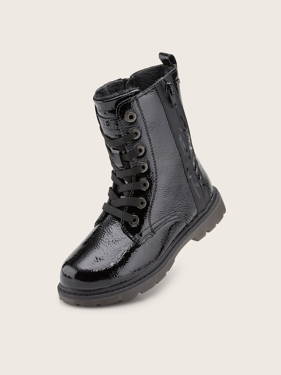 Lined boots made of artificial leather
