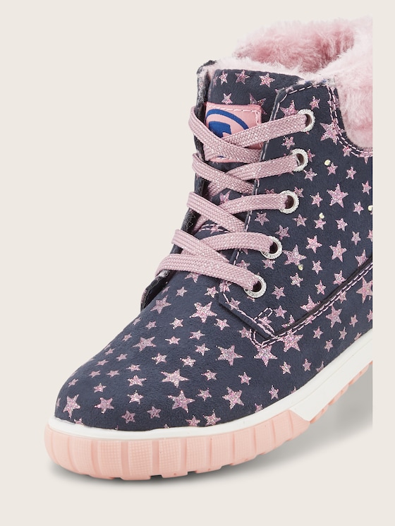 Lined boots with an all-over print