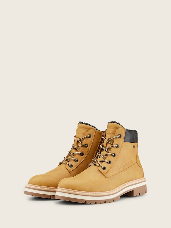 Plain-coloured boots