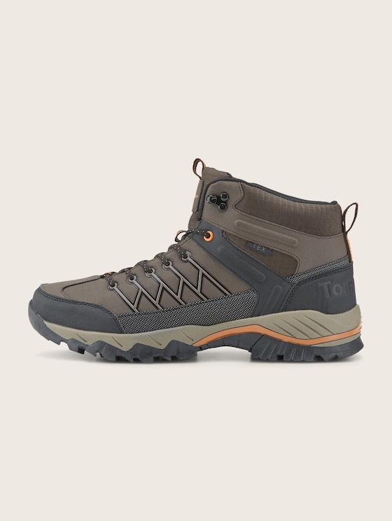 Trekking shoes with applications