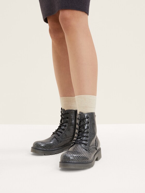 Gefütterte Schnürstiefel mit Hahnentrittmuster