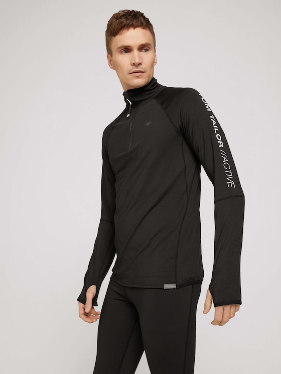 Long-sleeved stretch shirt with a zipper