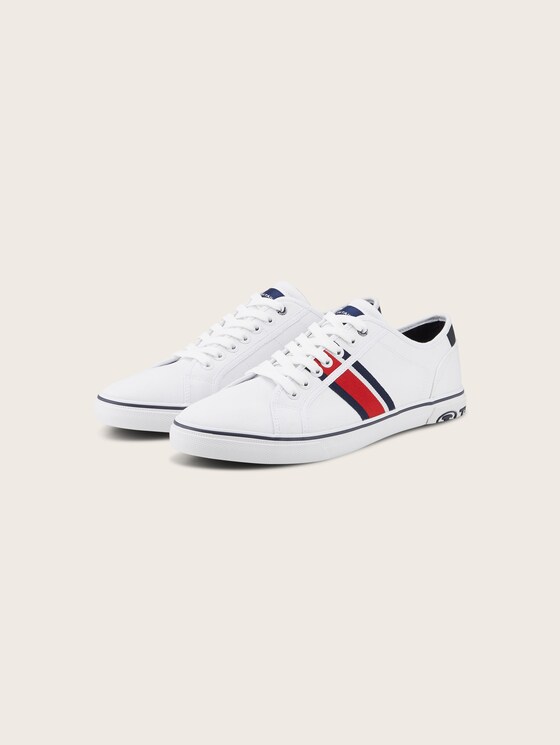Sneaker mit Streifenmuster