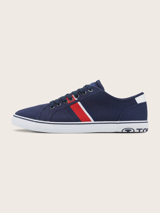 Sneaker mit Streifenmuster