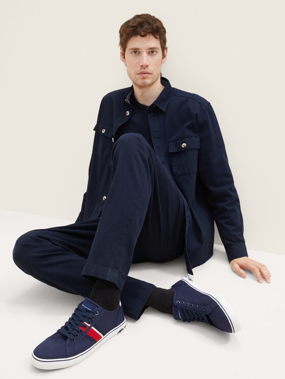 Sneaker mit Streifenmuster