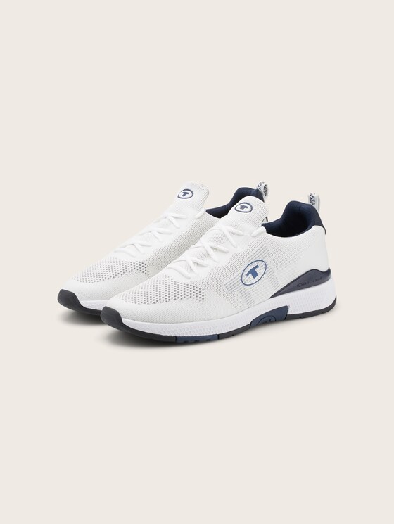Sneaker mit Netzstruktur