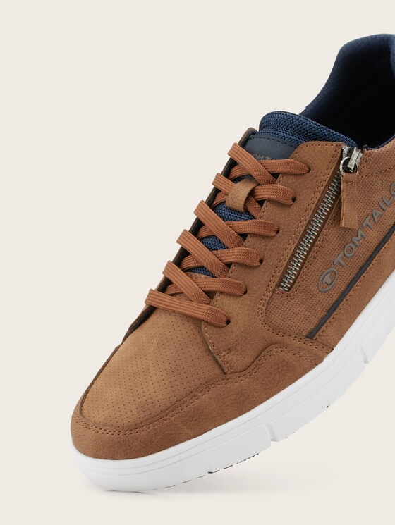 Sneaker mit Reißverschlussdetail