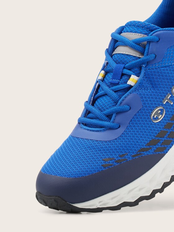 Sneaker mit Netzstruktur