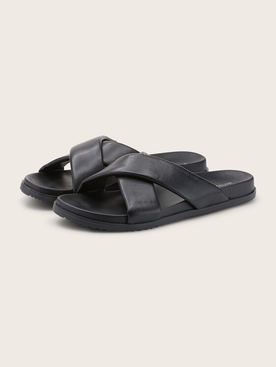 Slipper aus Kunstleder