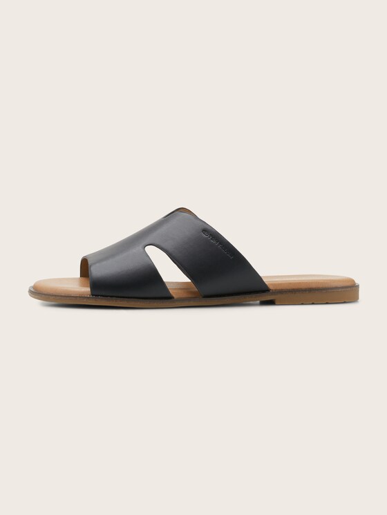 Slipper aus Kunstleder