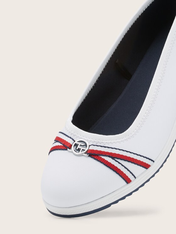 Ballet flats with striped details