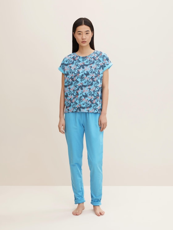 Pyjama set with a patterned top