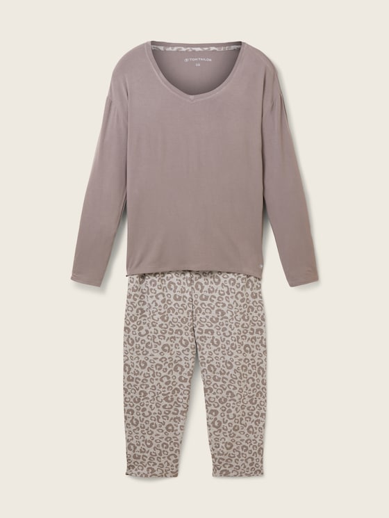 Pyjamas with a leo print by Tailor Tom