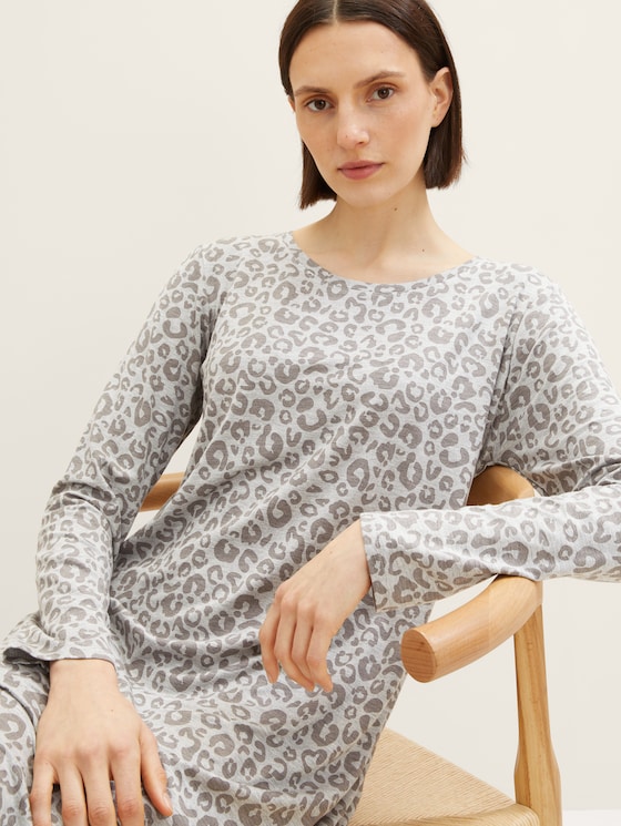 Nightgown with an animal print