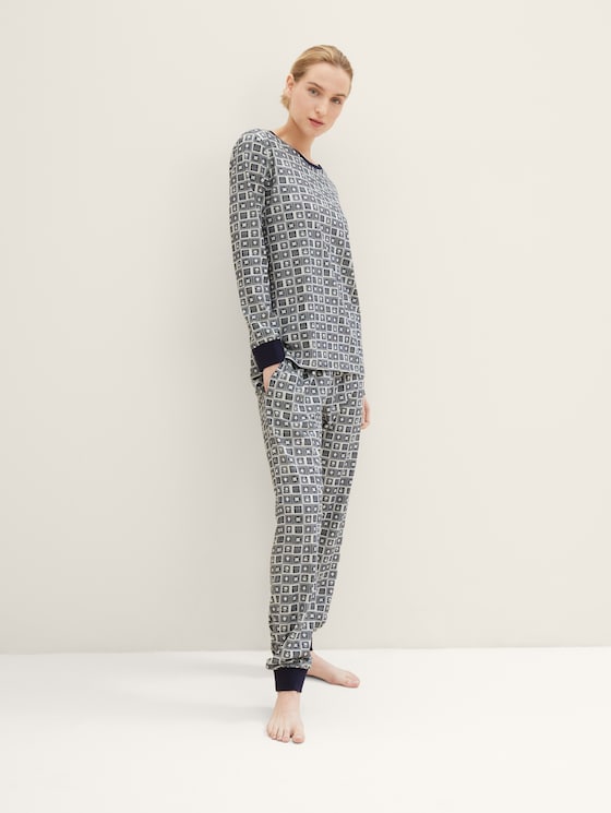 Patterned pyjamas