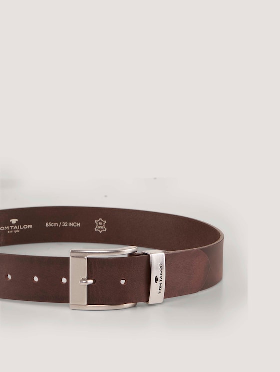 Leather belt with a narrow buckle