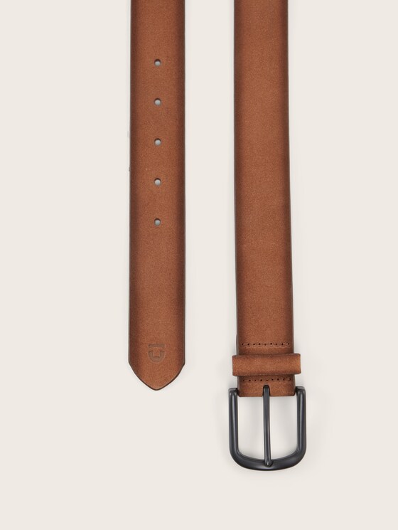 Leather belt with a square pin buckle