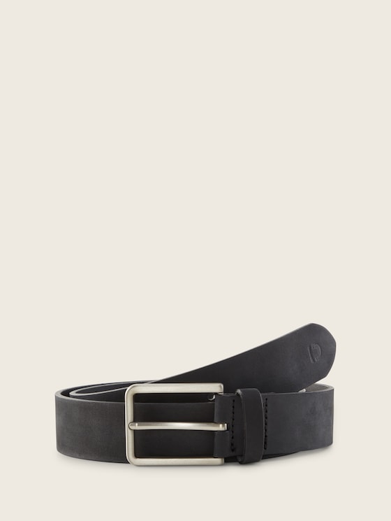Leather belt with a square pin buckle