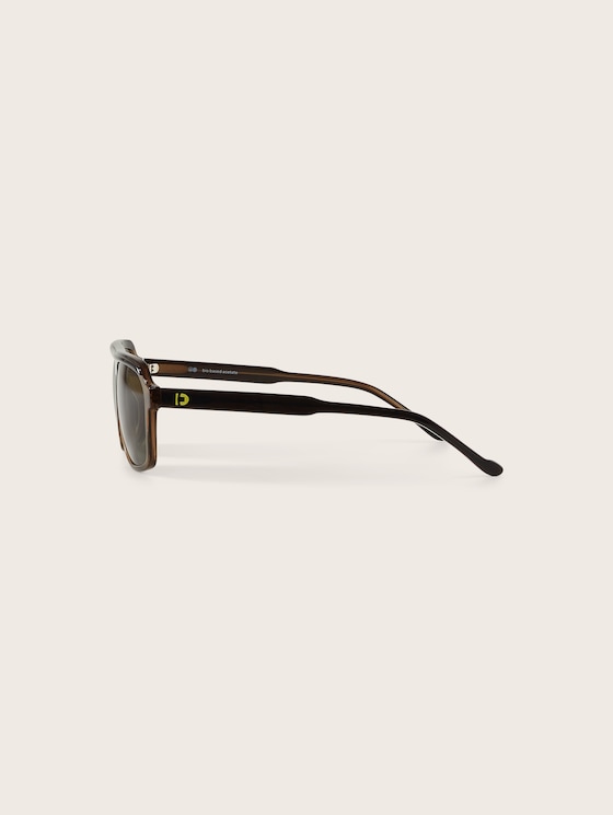 Sunglasses with rounded corners